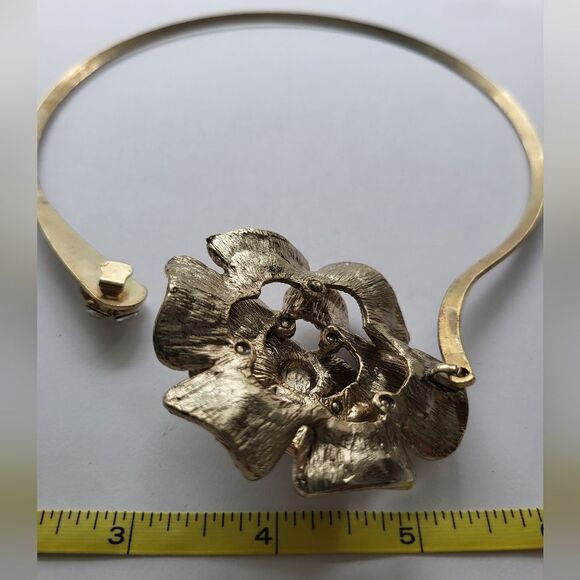 Stunning Classic Necklace and Earring Set NEW Never Worn. - Picture 7 of 15